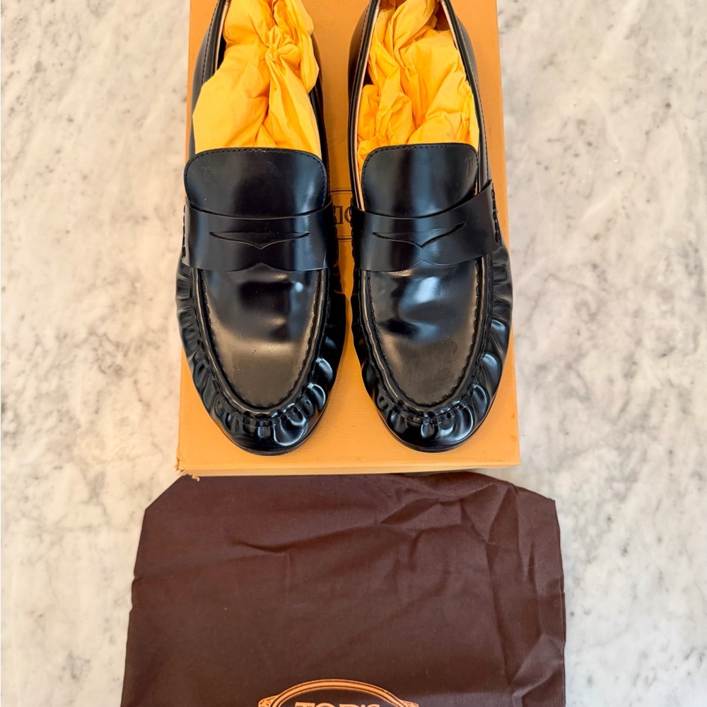 Tod's Black Leather Loafers for Women Size 9